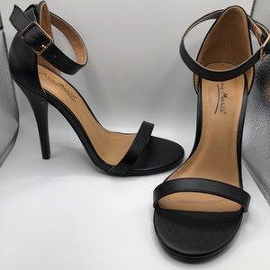 Anne Michelle black heels size 7